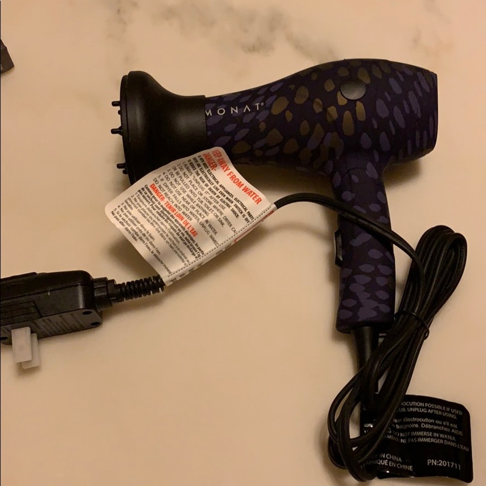 Monat Travel hair dryer